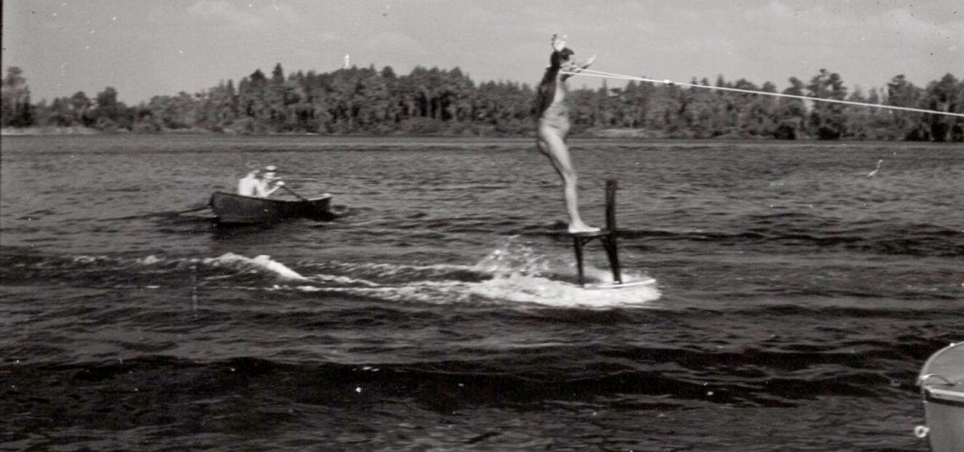 Waterskiing, a naturist history